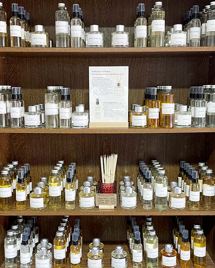 Sélection de parfums disponibles en boutique chez Cire et Parfum à Briennon